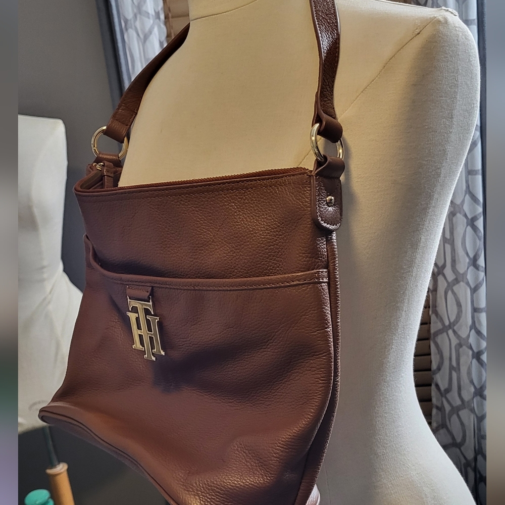 Lovely Tommy Hilfiger Genuine Leather Bag - Picture 2 of 5